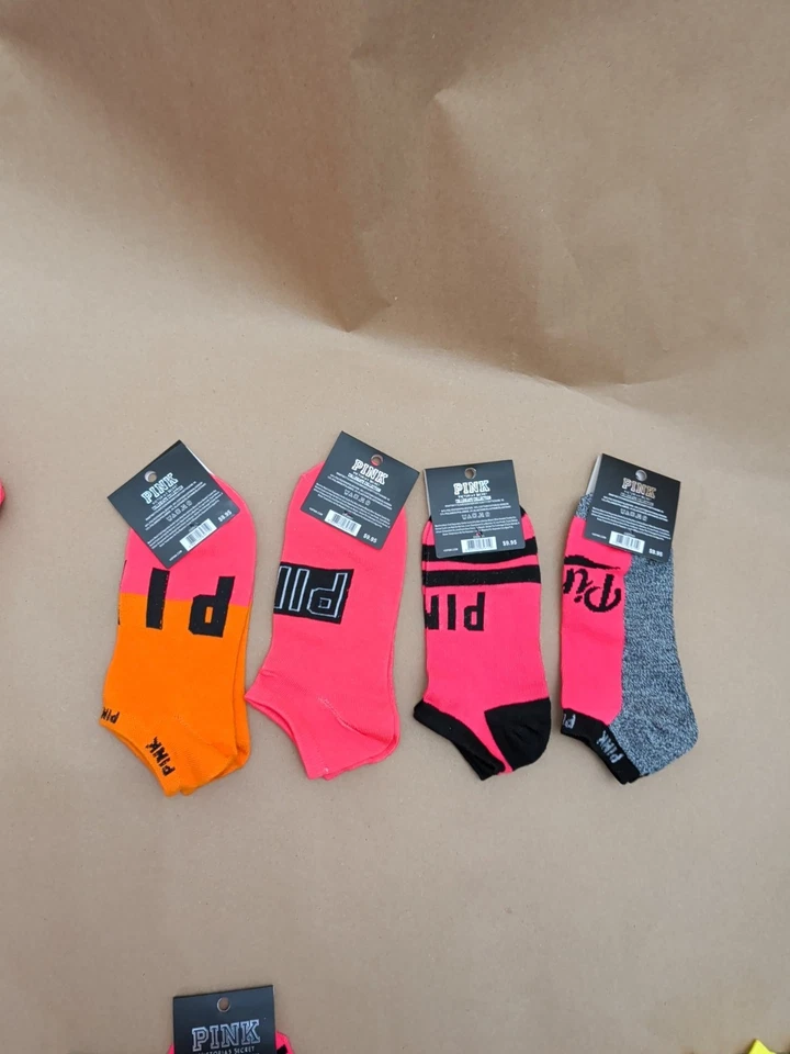 Nuevo Victoria's Secret ROSA Calcetines Bajos 4 Pares Rojo Rosa y Morado  Foto 4 de 4