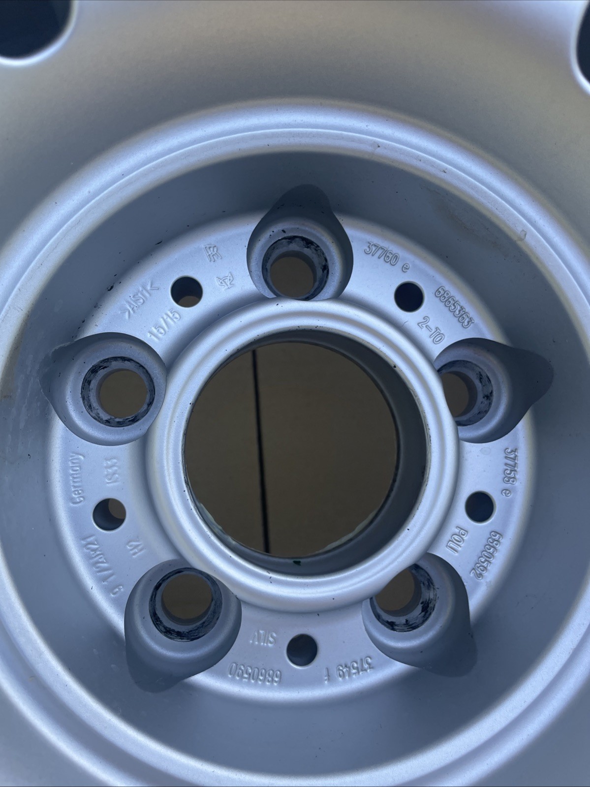 Rolls-Royce Rim 36-10-6-859-421 Alloy. As