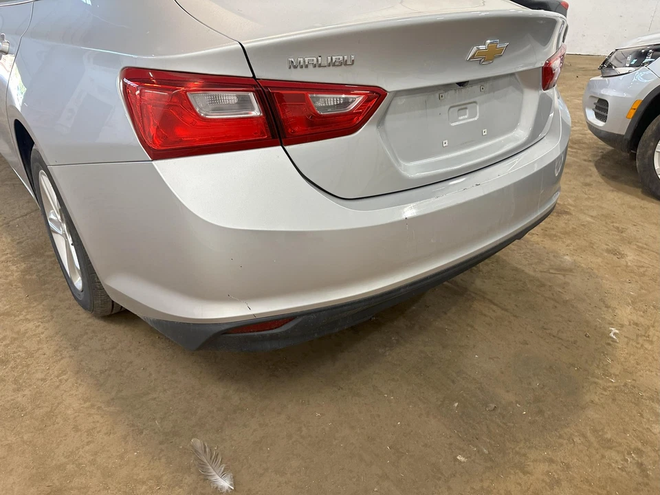 Conjunto parachoques trasero Chevy Malibu 19 20 21 22 23 24 Foto 2 de 4