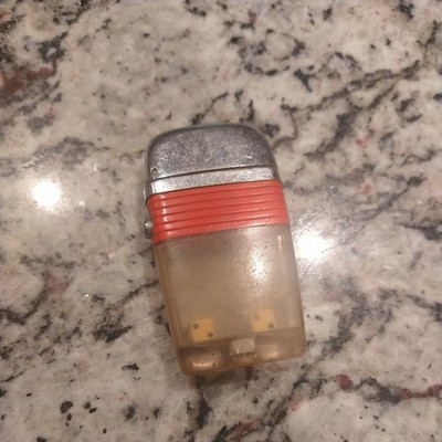 Vtg Scripto Vu Cigarette Lighter Red Band Pair Of Dice USA Nice Shape Untested