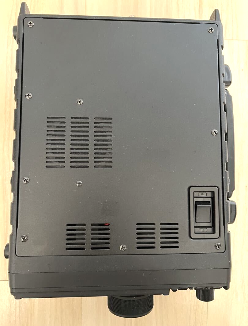 Yaesu FT897D 50 144 430 MHz HF/VHF/UHF SSB FM AM CW 100W Transceiver