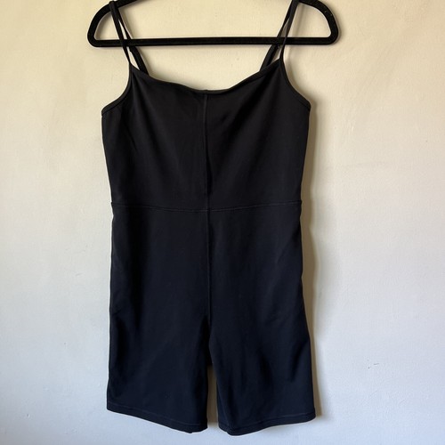 Aritzia Wilfred Free Divinity Strampler 7" Schrittlänge Größe Large schwarz klassisch weich