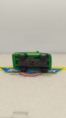 Micro Machines ULTRA MODERNS #2 SUBURBAN Green Taurus Stationwagon - Picture 5 of 13