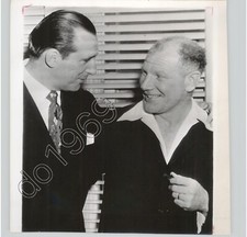 CLEVELAND Indians BASEBALL Player BILL VEECK w F. GREENBERG 1948 Press Photo