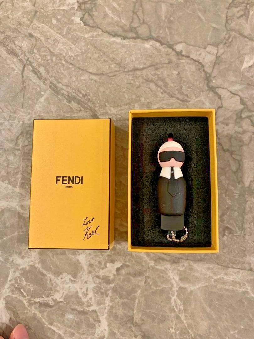 FENDI フェンディキーホルダー カール ラガーフェルド USBメモリケース FENDI フェンディキーホルダー カール ラガーフェルド USBメモリ