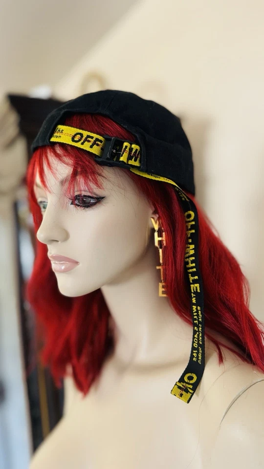 Pendientes con logo Off White chapados en oro  Foto 3 de 4