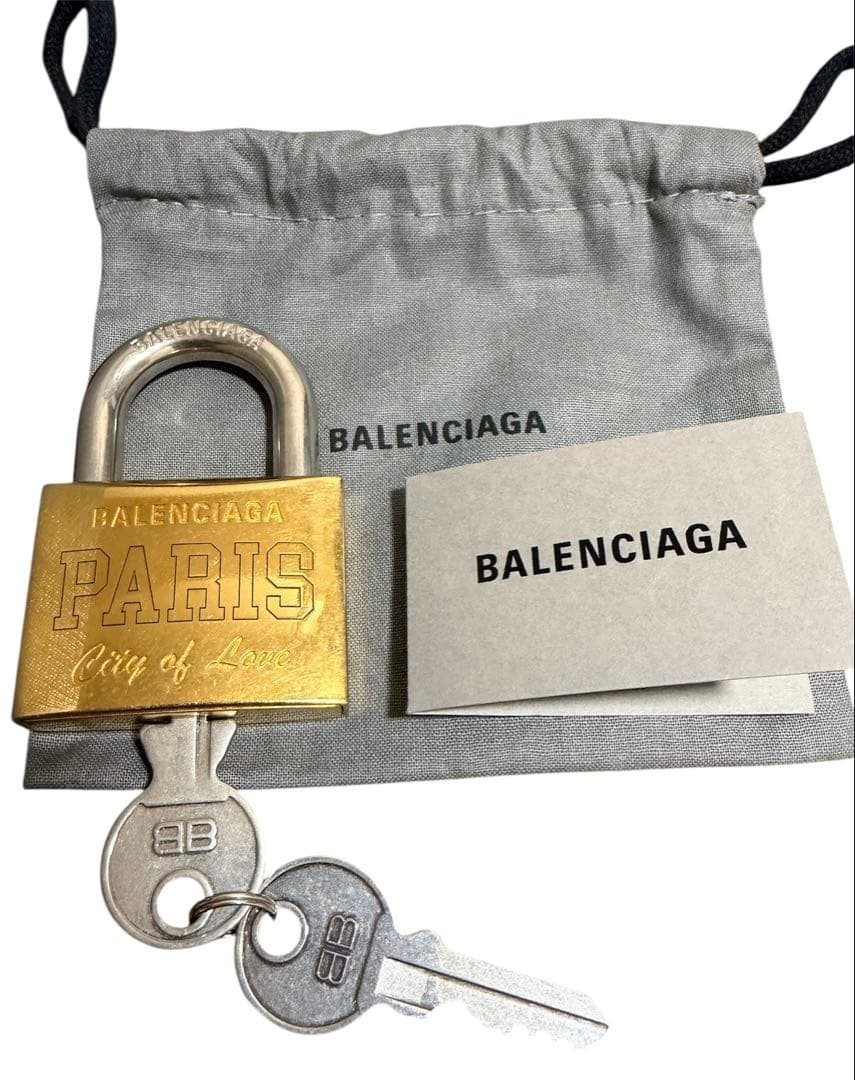 BALENCIAGAバレンシアガ パドロック キーチェーン Balenciaga Padlock Bag Charm Key Holder Working Lock Mechanism