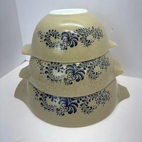 PYREX Homestead Cinderella Mixing Bowls- Blue On Tan 442-444 Set Of 3 Vintage