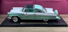 Road Legends 1:18 1955 Ford Fairlane Crown Victoria Green Diecast Car 1C