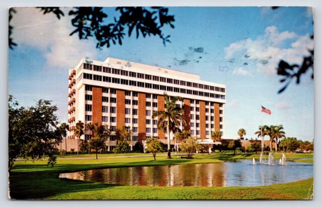 Community Hospital in Boca  Raton  Florida  Chrome Postcard 