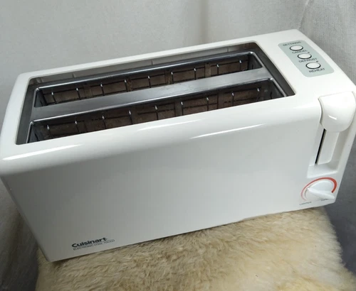 CUISINART COOL TOUCH TOASTER 4 SLICE WITH LONG WIDE SLOTS WHITE - GOOD COND