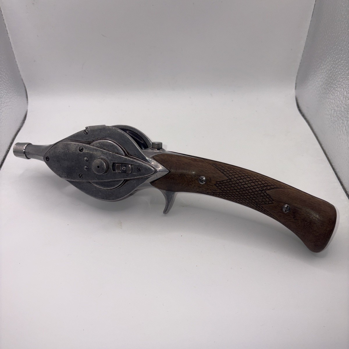 Vintage HURD SUPER CASTER Steel Rod Reel w/Walnut Handle Wood