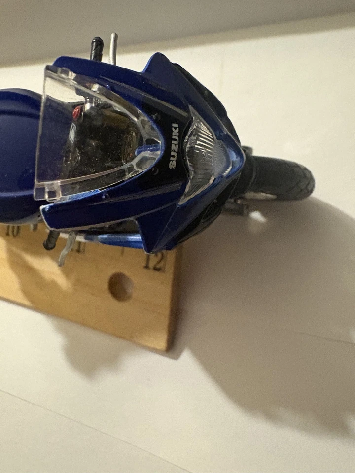 Maisto & Suzuki Motorcycles Preowned - Image 4 of 4