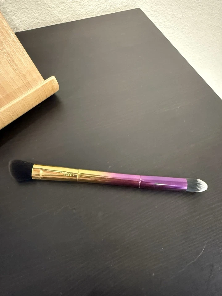 Cepillo corrector de doble extremo Tarte Rainforest Of The Sea Air Rusher Foto 2 de 4