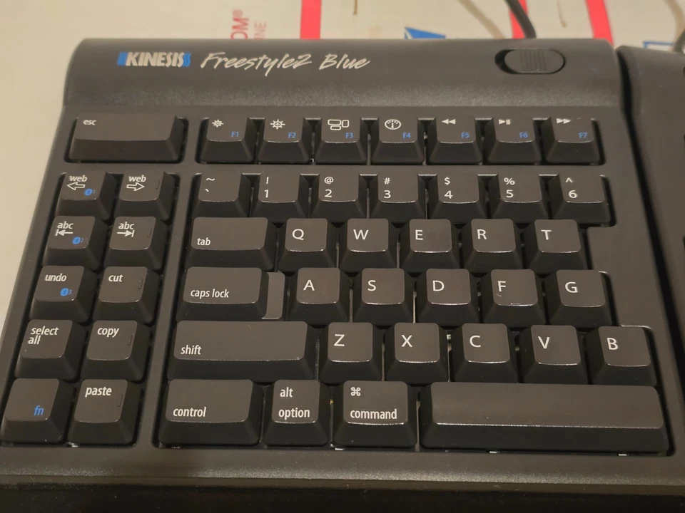 Teclado MAC Bluetooth Azul Kinesis Freestyle2 con Elevador y Reposamanos Probado Limpio Foto 2 de 4