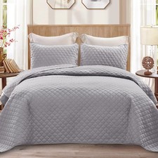Exclusivo Mezcla Reversible King Size Quilt Bedding Set with Pillow Shams, Light