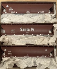 HO Accurail 3324 Santa Fe ACF 3-Bay Covered Hopper Unassembled Kit (3-Pack)