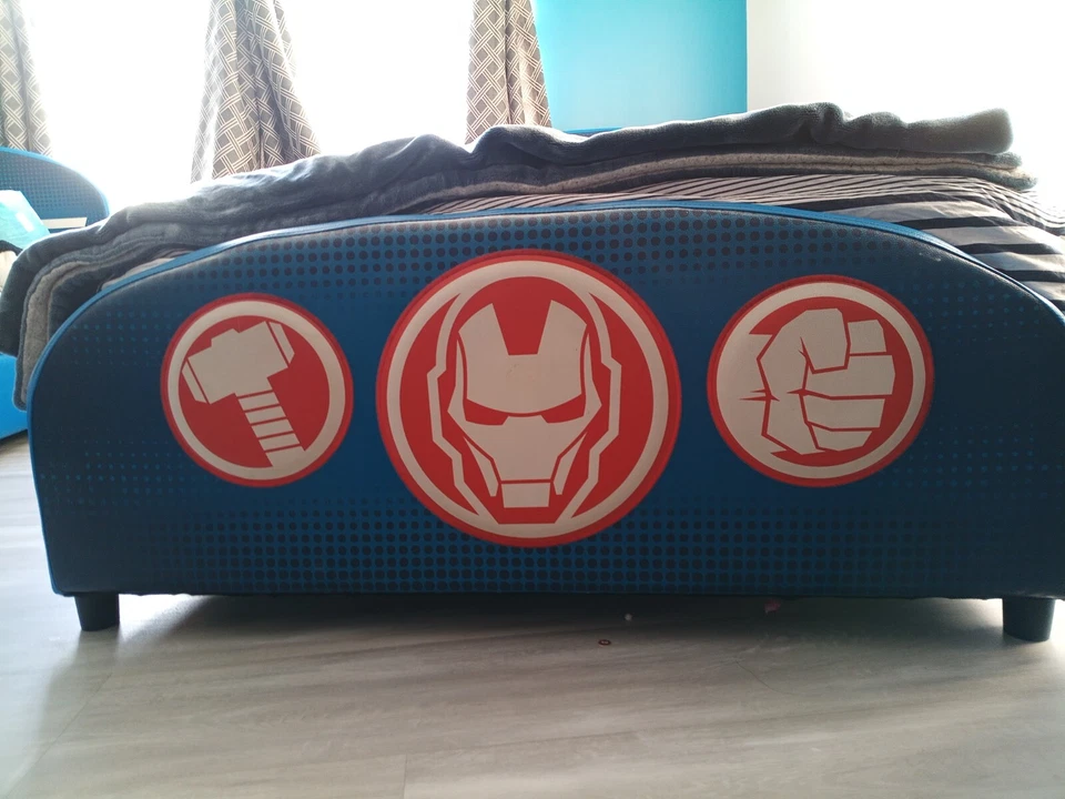 Cama doble Capitán América con colchón Foto 2 de 4