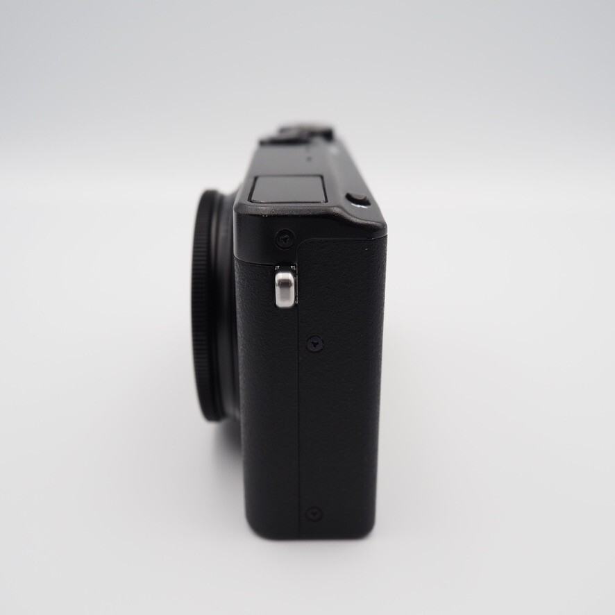 Mint] Fujifilm XQ1 Black 4x Zoom X Series Camera w/New battery