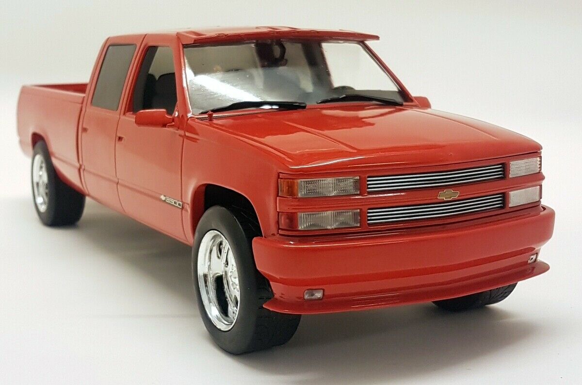 Greenlight 1/18 1997 Custom Chevrolet Silverado 3500 Red Diecast