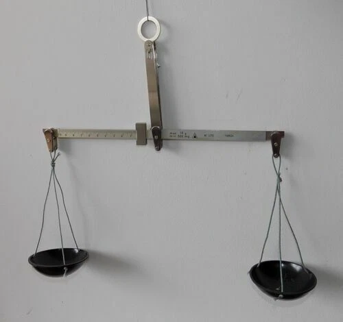 Instruments de mesure de collection balances, trébuchets en métal