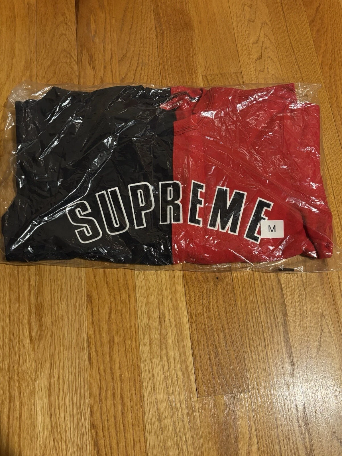 Sweat col rond fendu Supreme taille M, rouge marine FW18