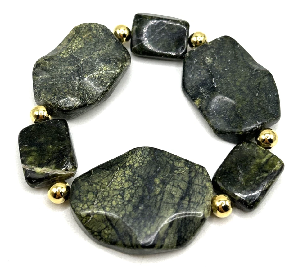 Brazalete elástico con cuentas gruesas de piedra natural serpentina verde oscuro de 7,5" con oro Foto 2 de 4