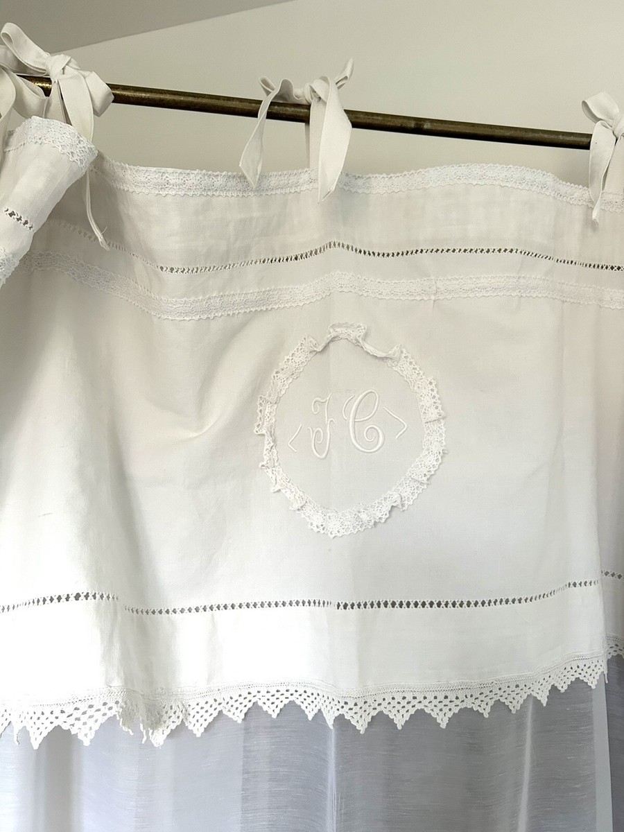 Rideau Dentelle Blanc Vintage « Monogrammes » Fait Main - Prêt à Poser