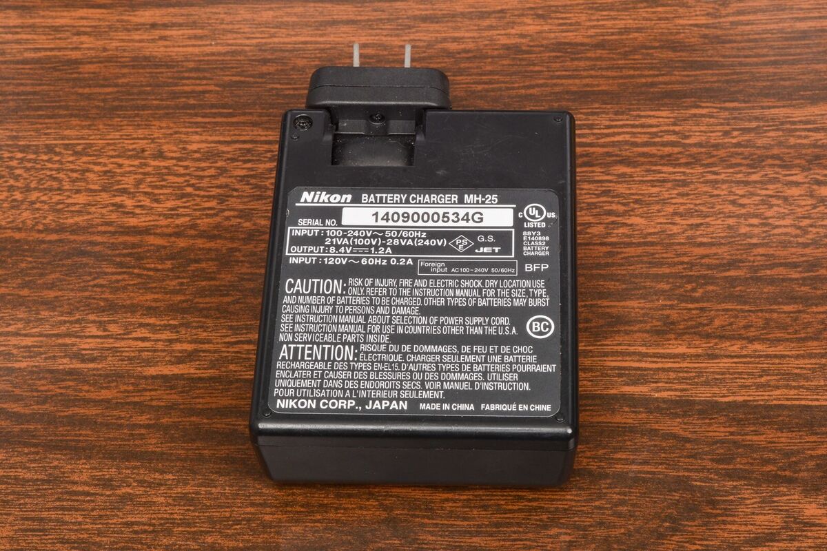 GENUINE NIKON MH-25 BATTERY CHARGER D800 D810 D850 D7100 GENUINE NIKON MH-25 BATTERY CHARGER D800 D810 D850 D7100