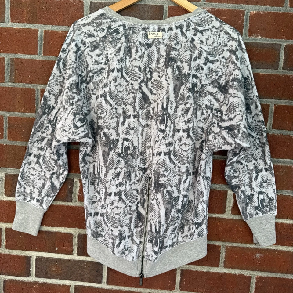 Top de manga larga Kensie Performance gris estampado animal con cremallera trasera XS Foto 2 de 4