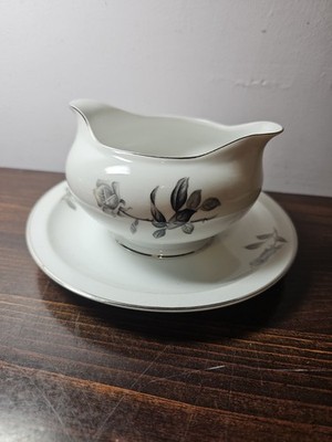YAMAKA NOCTURNE GRAVY BOAT W/ ATTACHED UNDERPLATE 7.5  Platinum Edge Gray Roses