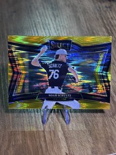 Noah Schultz 2025 Panini Select Gold Flash Prizm /10 Diamond Level White Sox