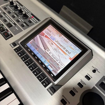 Roland FANTOM X8 88-Key Synthesizer Keyboard with Hard Case with