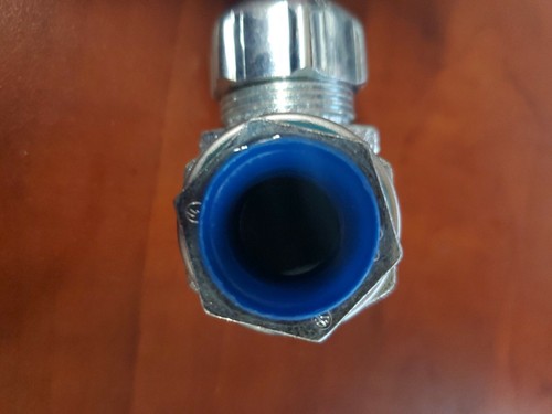 3/8 Inch 90 Degree Malleable Iron Chase Liquidtight Insulated Connector - Imagen 3 de 3