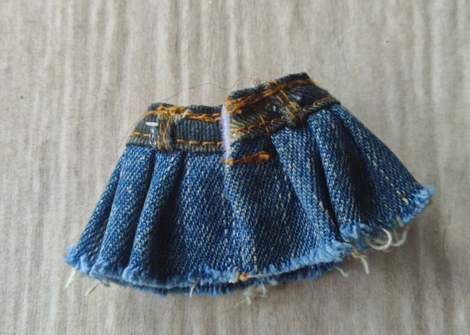 Bratz Doll MGA Fashion Doll Outfit JEAN & CAMO MINI SKIRT Clothes