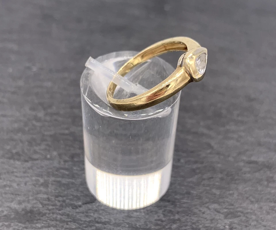 333/- 8 kt Gelbgold Ring mit simulierten Diamanten, Ringgröße 53, guter Zustand - Bild 2 von 3