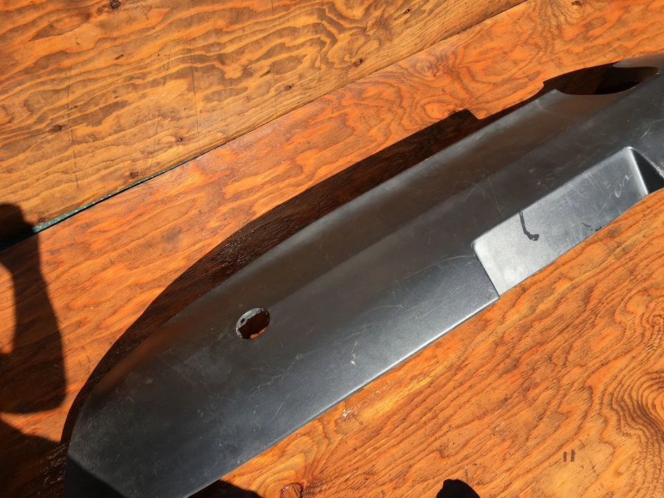 2006 2007 2008 2009 Volkswagen Rabbit rear bumper lower valance 1K6807521C Foto 3 de 4