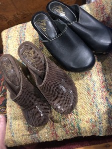 volatile clogs