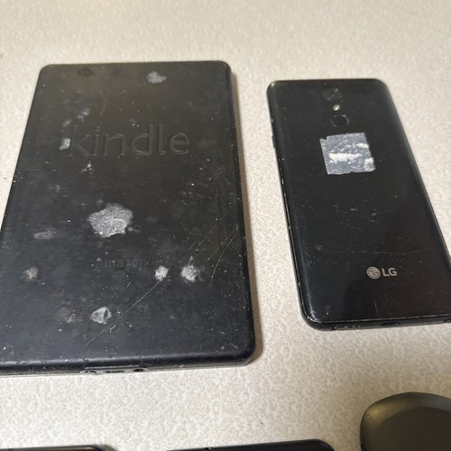 Lot of 10 Cell Phones & 1 kindle No Accessories Parts Only - Photo 10 sur 16