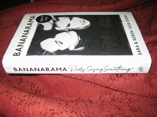 BANANARAMA REALLY SAYING SOMETHING SARA & KEREN 2020 HARDCOVER SIGNED - Picture 2 of 8