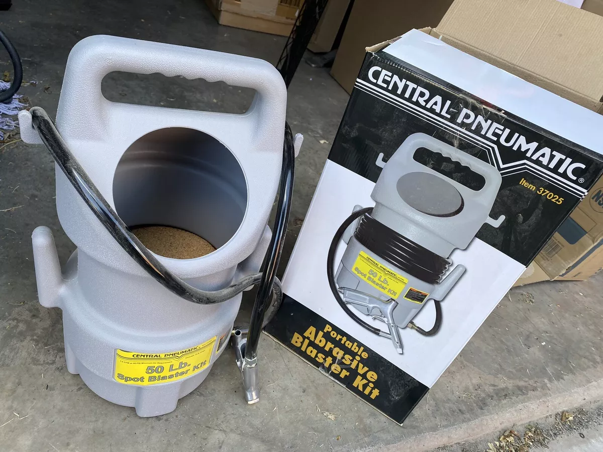 CENTRAL PNEUMATIC 50 lb. Portable Abrasive Blaster Kit 37025