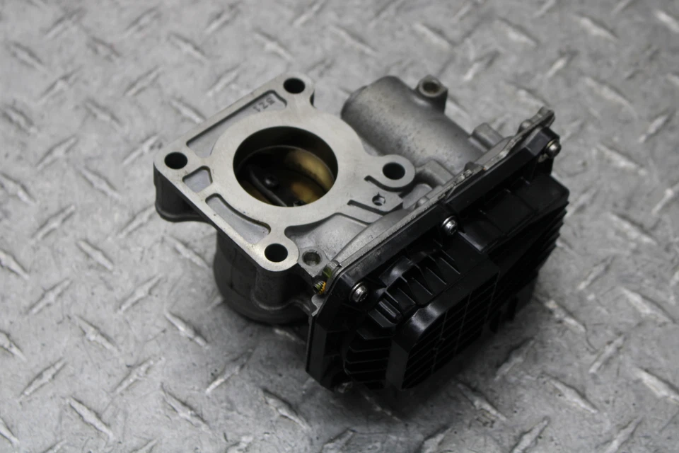 2017 TRIUMPH STREET CUP THROTTLE BODY  - Image 2 of 4