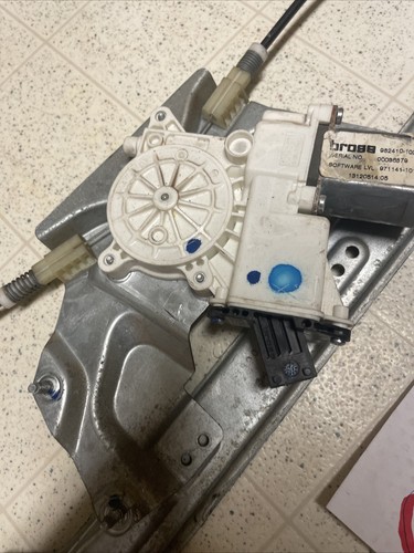 2006-2011 CADILLAC DTS OEM RIGHT PASSENGER REAR DOOR WINDOW REGULATOR & MOTOR - Picture 3 of 9