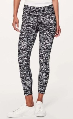 Move Theology Women's Printed 24'' Inseam Pocket Leggings in Blue/White Small