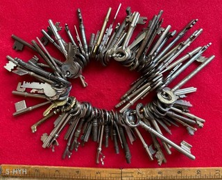 SKELETON KEYS & FLAT KEYS ALL GENUINE NO FAKES! 100 VINTAGE OLD SEE VIDEO!