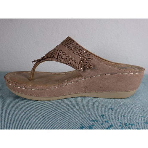 Good Choice Beige Thong Wedge Sandals BOHO Gold Studs Detail Womens 7.5 - Picture 9 of 9
