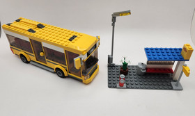 LEGO CITY 7641- CITY CORNER. Mint condition.