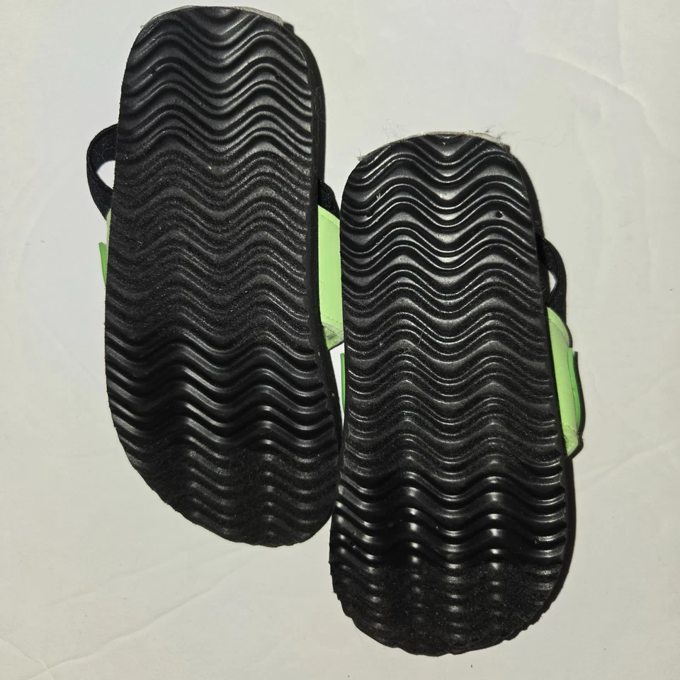 Sandalias Baby Yoda nuevas con etiquetas talla 9/10 diapositivas Star Wars The Mandalorian chanclas Foto 3 de 3