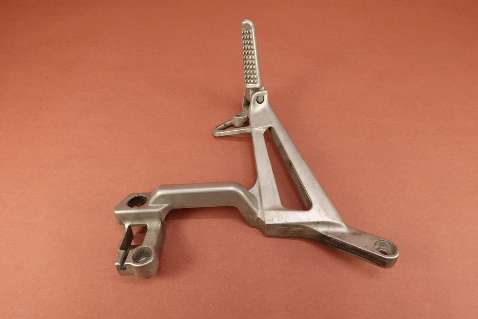 Reposapiés trasero izquierdo pasajero Honda Interceptor 750 VFR750F 1994-1997 Foto 4 de 4