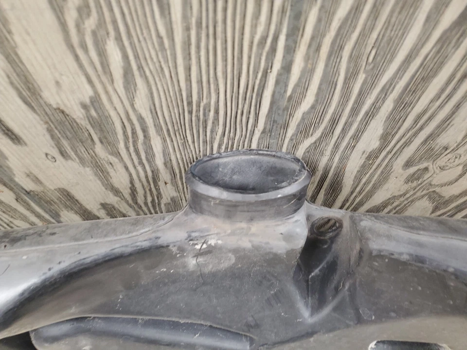 GMC Sonoma y S10 1994-1997 2,2 conducto de admisión de aire y cubierta del ventilador 25099301 OEM 36870 Foto 3 de 4